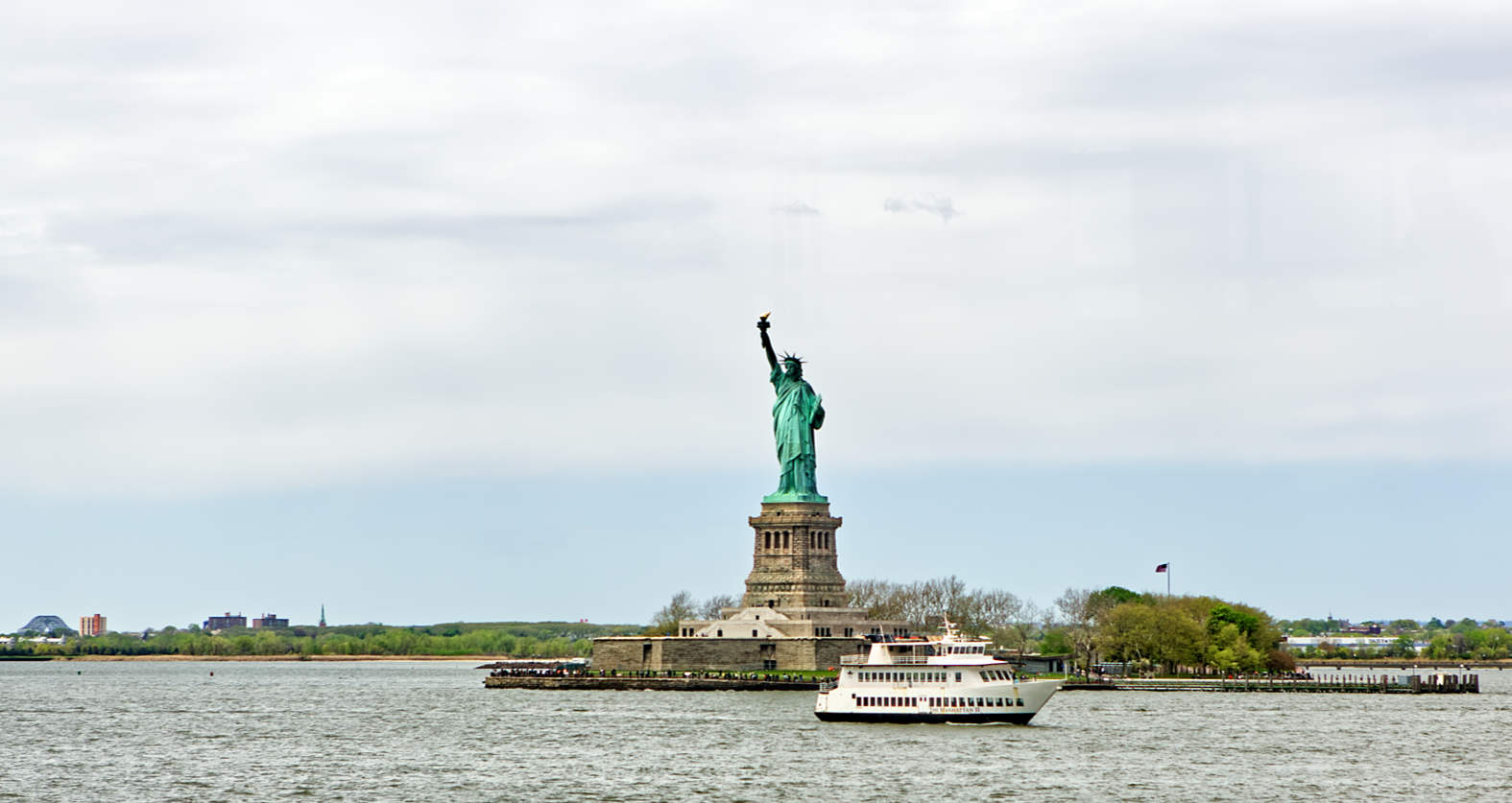 Mehr über den Artikel erfahren Gratis: Bootsfahrt mit Blick auf die Freiheitsstatue